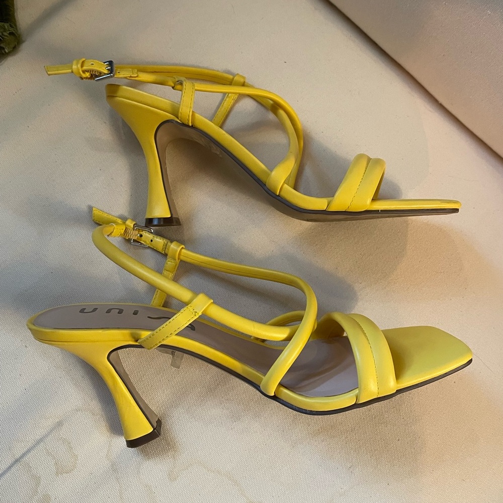 Unisa Yellow Strappy Sandals SZ 8.5